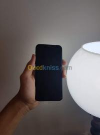الجزائر-حسين-داي-هواتف-ذكية-apple-iphone-x