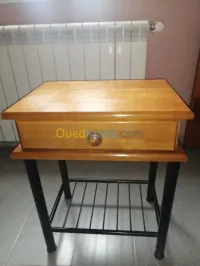 Table de nuit.