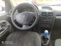 الجزائر-بابا-حسن-سيارة-صغيرة-renault-clio-2-2002