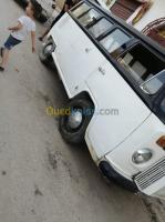 tebessa-algerie-fourgonnette-volkswagen-t2-bresilien-vitrée-matricule-1-1981