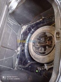 بسكرة-الجزائر-صالون-سيدان-renault-laguna-2-2002