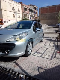 أم-البواقي-عين-مليلة-الجزائر-سيارة-صغيرة-peugeot-207-2008