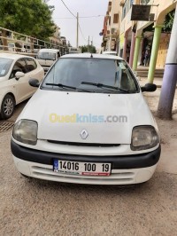 سطيف-الجزائر-سيارة-صغيرة-renault-clio-2-2000