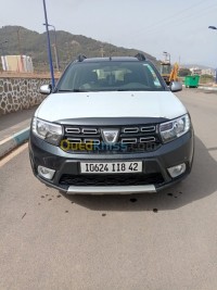 تيبازة-الأرهاط-الجزائر-سيارة-صغيرة-dacia-sandero-stepway-restylée-2018