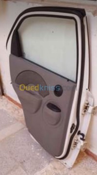 الوادي-الدبيلة-الجزائر-قطع-هيكل-السيارة-بيع-باب-افيو-2004-الايسر-الخلفي