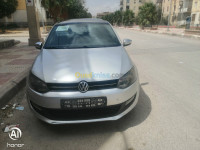 oum-el-bouaghi-ain-mlila-algerie-citadine-volkswagen-polo-black-et-silver-2013