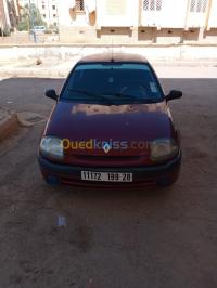 المسيلة-سيدي-عيسى-الجزائر-سيارة-صغيرة-renault-clio-2-1999
