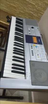 Synthétiseur (santi) yamaha e343  