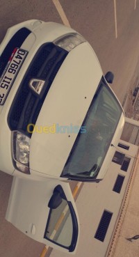 برج-بوعريريج-الجزائر-صالون-سيدان-dacia-logan-2015