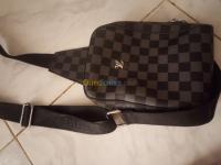 msila-bou-saada-algerie-pochettes-hommes-louis-vuitton