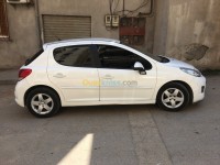 الجزائر-عين-النعجة-سيارة-صغيرة-peugeot-207-2012