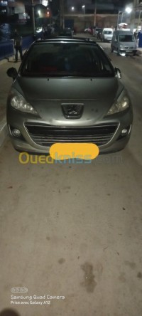 معسكر-الجزائر-سيارة-صغيرة-peugeot-207-2008
