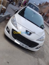 بسكرة-طولقة-الجزائر-سيارة-صغيرة-peugeot-207-2021