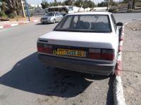 oum-el-bouaghi-algerie-moyenne-berline-renault-21-1988