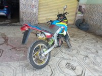 بسكرة-الجزائر-دراجة-نارية-سكوتر-yamaha-tdr-2002