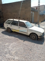 bejaia-bouhamza-algerie-citadine-peugeot-305-1988