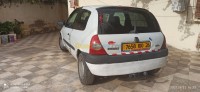 تيبازة-بوسماعيل-الجزائر-سيارة-صغيرة-renault-clio-2-2000