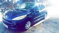 الشلف-تاوقريت-الجزائر-سيارة-صغيرة-peugeot-207-2007
