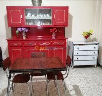 سطيف-الجزائر-غرفة-الطعام-خزانة-أواني-أدراج-طاولة-طعام-3كراسي