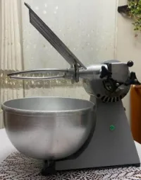 Pétrin de 10 Litres de marque SANTOS 