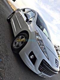 برج-بوعريريج-الجزائر-سيارة-صغيرة-peugeot-207-2013