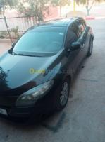 tiaret-algerie-moyenne-berline-renault-megane-3-2010