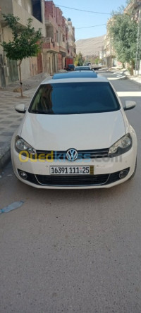 constantine-algerie-moyenne-berline-volkswagen-golf-6-style-2011