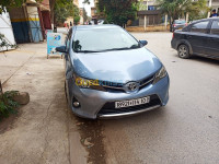 bouira-algerie-moyenne-berline-toyota-auris-2014