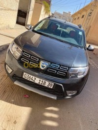 الوادي-كوينين-الجزائر-سيارة-صغيرة-dacia-sandero-2018