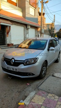 البليدة-الجزائر-صالون-سيدان-renault-symbol-extrême-2016