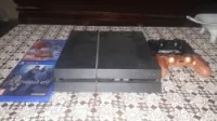 PS4 500GO AVEC DEUX MANETTES ET DEUX C
