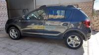 المدية-الجزائر-سيارة-صغيرة-dacia-sandero-stepway-2017