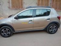 تلمسان-الجزائر-سيارة-صغيرة-dacia-sandero-2018
