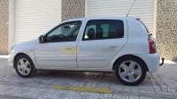 باتنة-الجزائر-سيارة-صغيرة-renault-clio-campus-2013