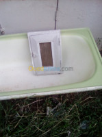 alger-bir-mourad-rais-algerie-materiaux-de-construction-baignoire-pour-salle-bain-et-porte