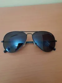 Vend lunettes de soleil