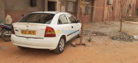 adrar-reggane-algerie-moyenne-berline-opel-astra-2003