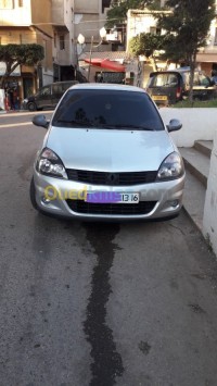 الجزائر-درارية-سيارة-صغيرة-renault-clio-campus-2013