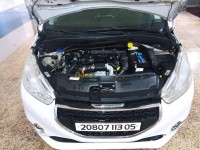 باتنة-الجزائر-سيارة-صغيرة-peugeot-208-active-2013