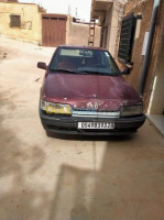 djelfa-algerie-moyenne-berline-renault-21-1993