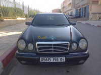 tebessa-algerie-grande-berline-mercedes-benz-classe-e-1998