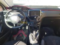 الجزائر-برج-البحري-سيارة-صغيرة-peugeot-208-2015