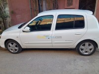عين-تموشنت-الكيحل-الجزائر-سيارة-صغيرة-renault-clio-campus-2012