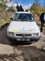 tizi-ouzou-draa-ben-khedda-algerie-moyenne-berline-opel-astra-1998