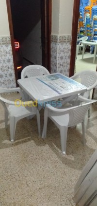 الجزائر-بئر-توتة-طاولات-طاولاة-بلاستيكية-ب-أربع-كراسي