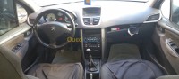 معسكر-الجزائر-سيارة-صغيرة-peugeot-207-sportium-2008