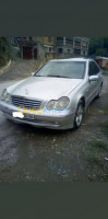 bejaia-aokas-algerie-citadine-mercedes-benz-c220-allure-2001