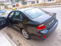 tizi-ouzou-algerie-berline-subaru-legacy-2011