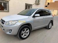 ouargla-hassi-messaoud-algerie-tout-terrain-suv-toyota-rav4-2010