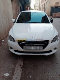 بسكرة-الجزائر-صالون-سيدان-peugeot-301-2015